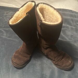 Very loved UGG side zip mid calf boots